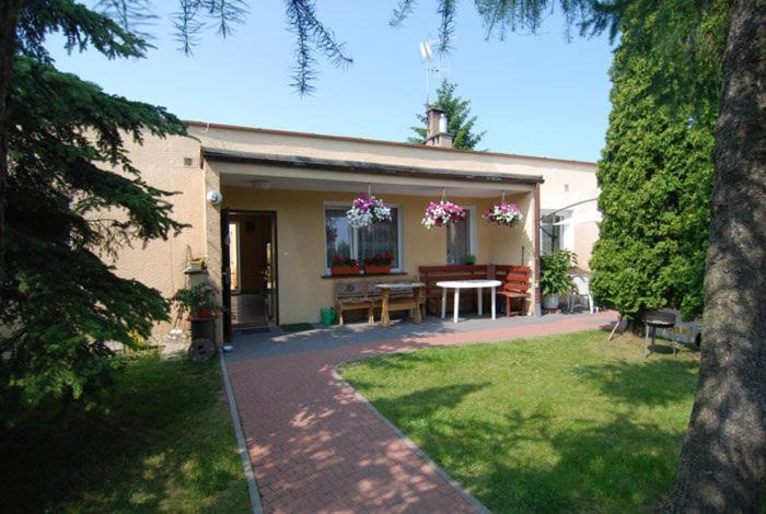 Pokoje Goscinne U Basi Mielno  Exterior photo